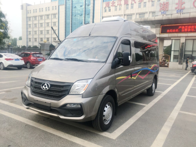 上汽大通V80長(zhǎng)軸高頂B型房車