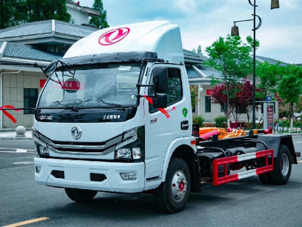 國(guó)六東風(fēng)多利卡8方車廂可卸式（鉤臂）垃圾車