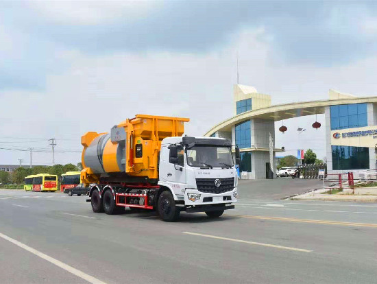 東風專底D3L國六后雙橋車廂可卸（鉤臂）式垃圾車